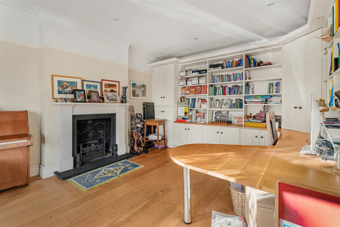 Aldenham Avenue, Radlett