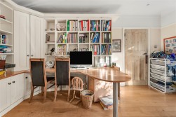 Aldenham Avenue, Radlett