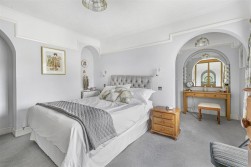 Aldenham Avenue, Radlett