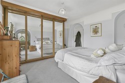 Aldenham Avenue, Radlett