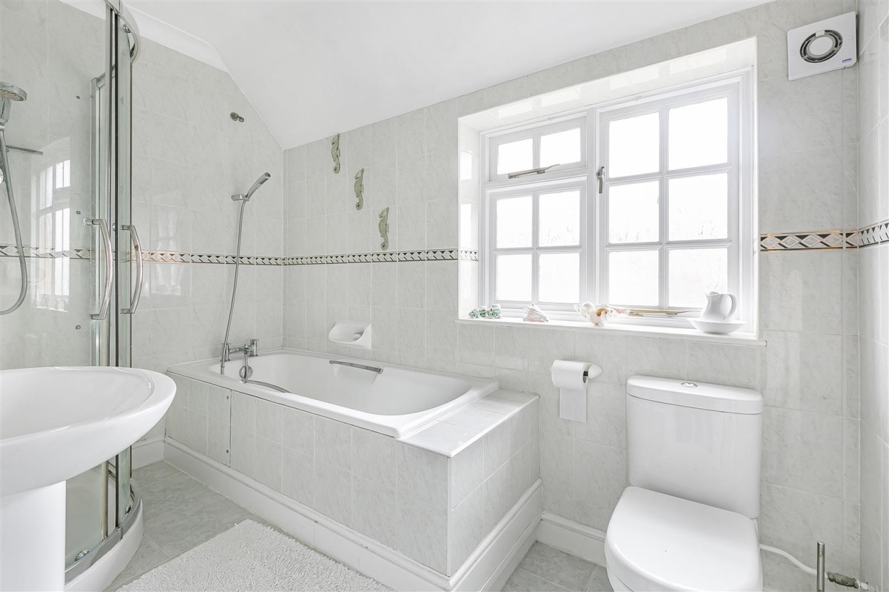 Aldenham Avenue, Radlett