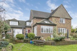 Aldenham Avenue, Radlett