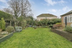 Aldenham Avenue, Radlett