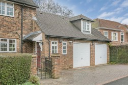 Aldenham Avenue, Radlett