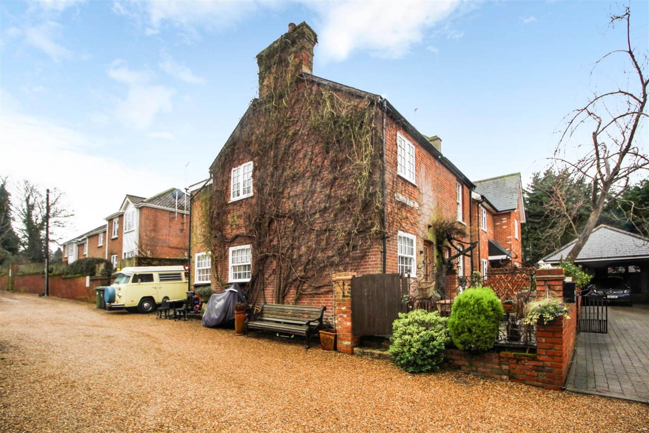 New Road, Elstree, Borehamwood