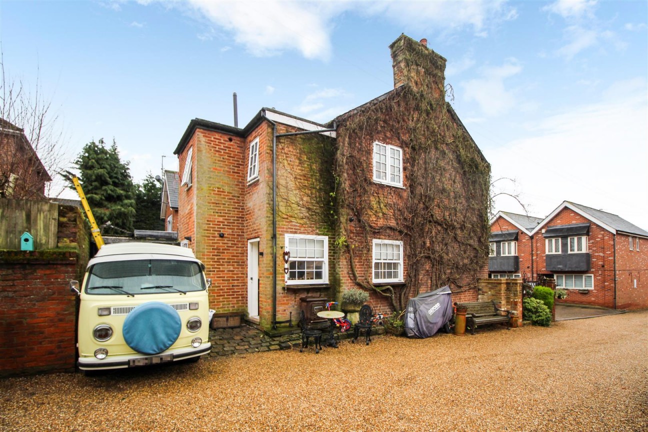 New Road, Elstree, Borehamwood