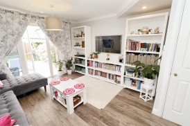 Robeson Way, Borehamwood