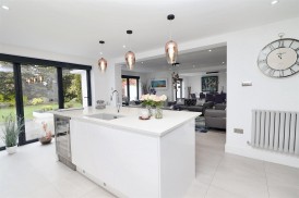 May Gardens, Elstree,