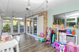 West View Gardens, Elstree, Borehamwood