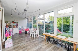 West View Gardens, Elstree, Borehamwood