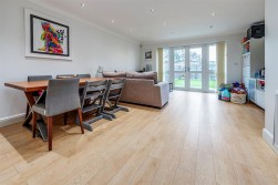 Battlers Green Drive, Radlett