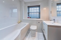 Battlers Green Drive, Radlett