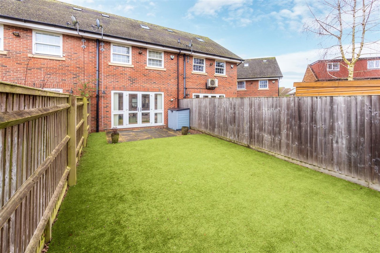 Battlers Green Drive, Radlett