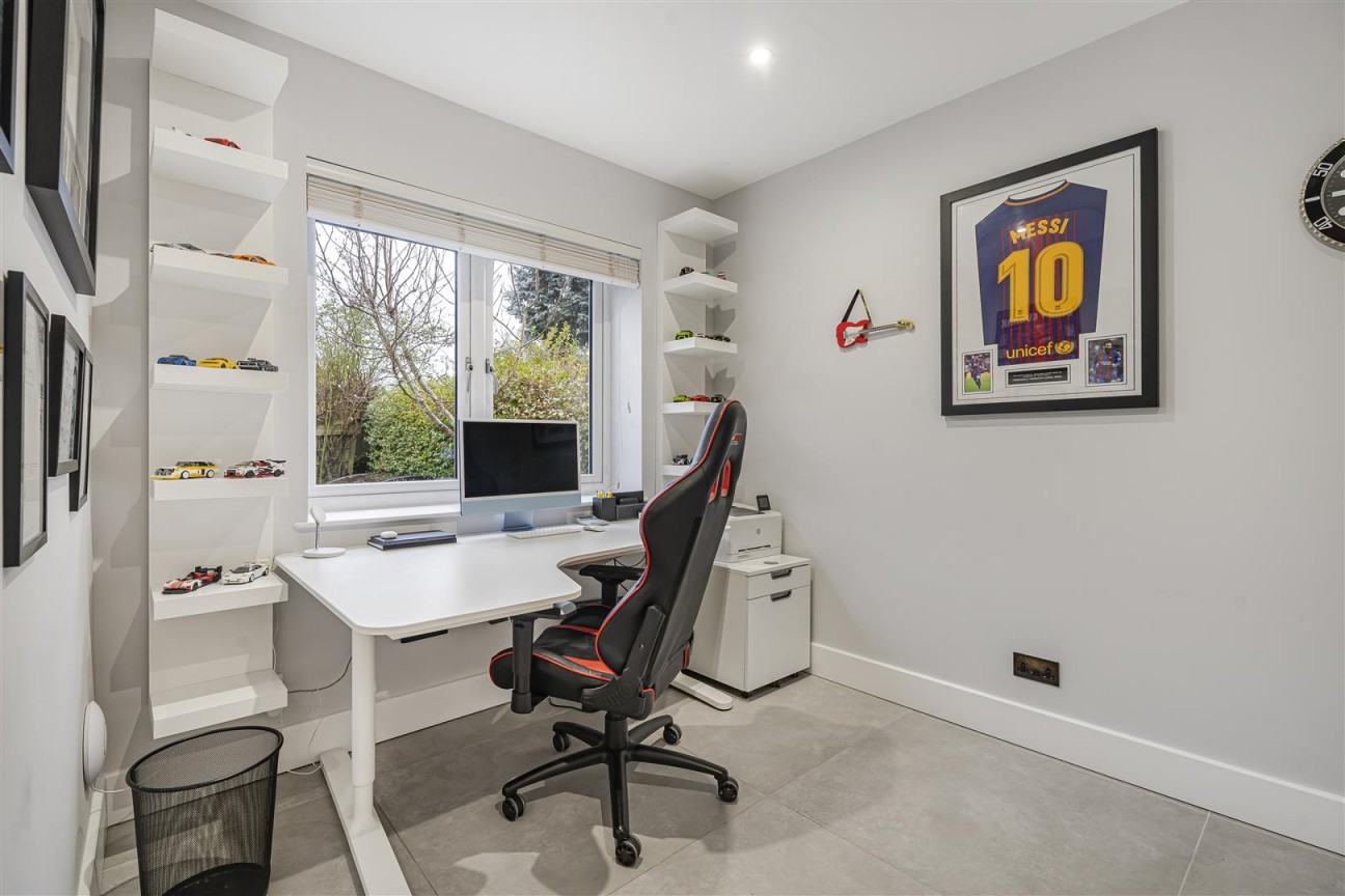 Canons Close, Radlett