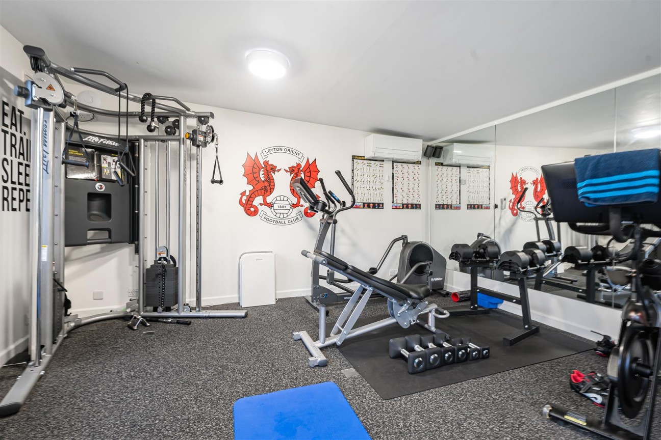 Canons Close, Radlett