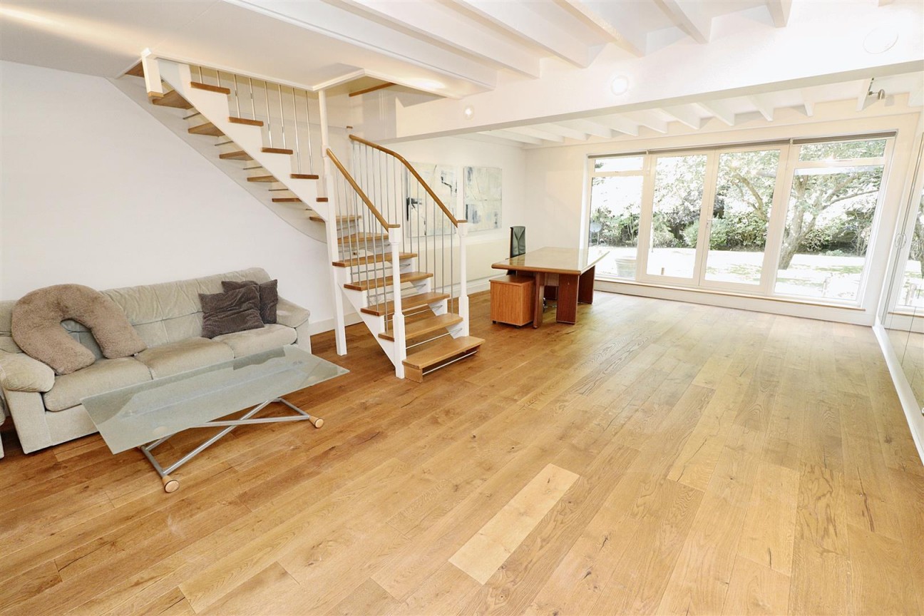 Barnet Lane, Elstree, Borehamwood