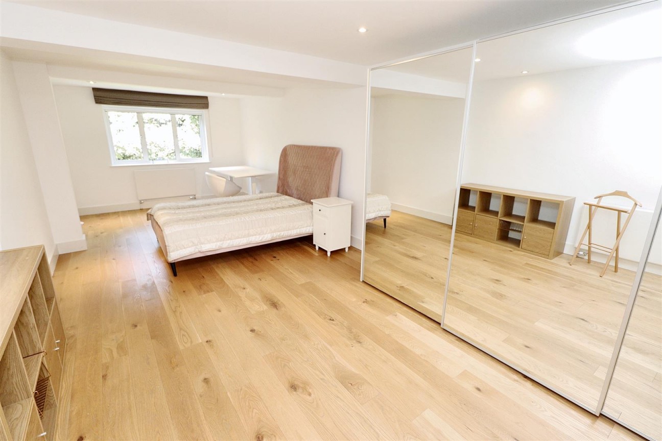 Barnet Lane, Elstree, Borehamwood