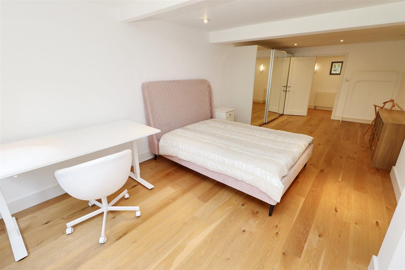 Barnet Lane, Elstree, Borehamwood