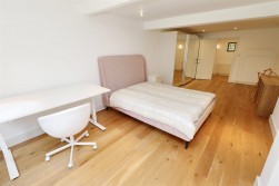 Barnet Lane, Elstree, Borehamwood