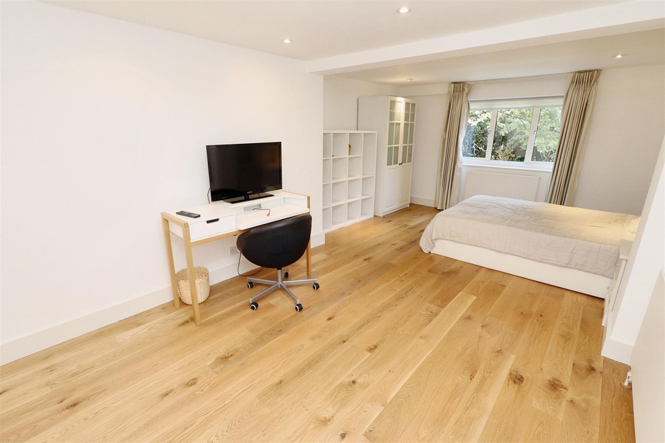 Barnet Lane, Elstree, Borehamwood