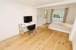 Barnet Lane, Elstree, Borehamwood