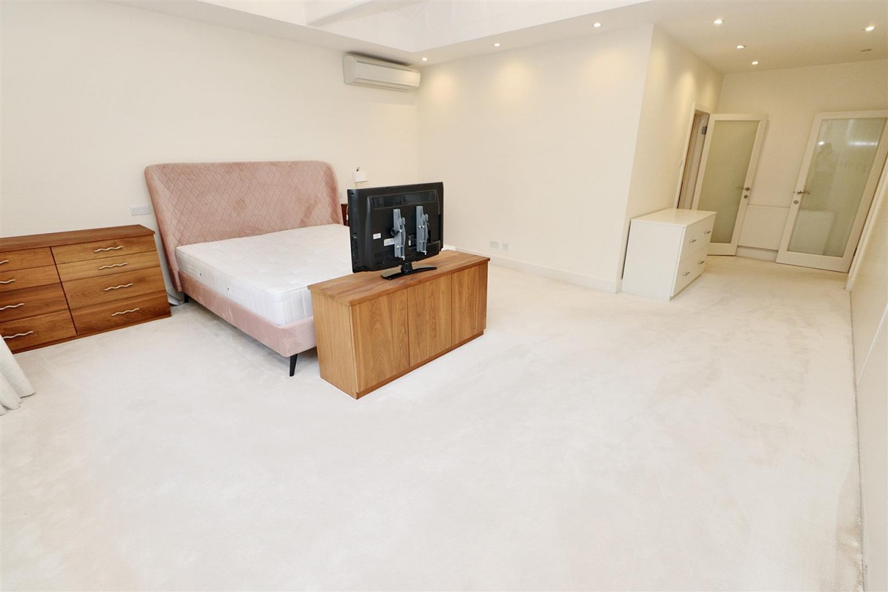 Barnet Lane, Elstree, Borehamwood