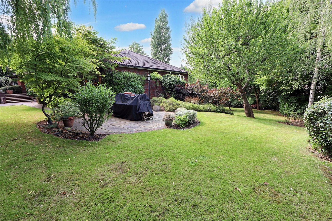 Barnet Lane, Elstree, Borehamwood