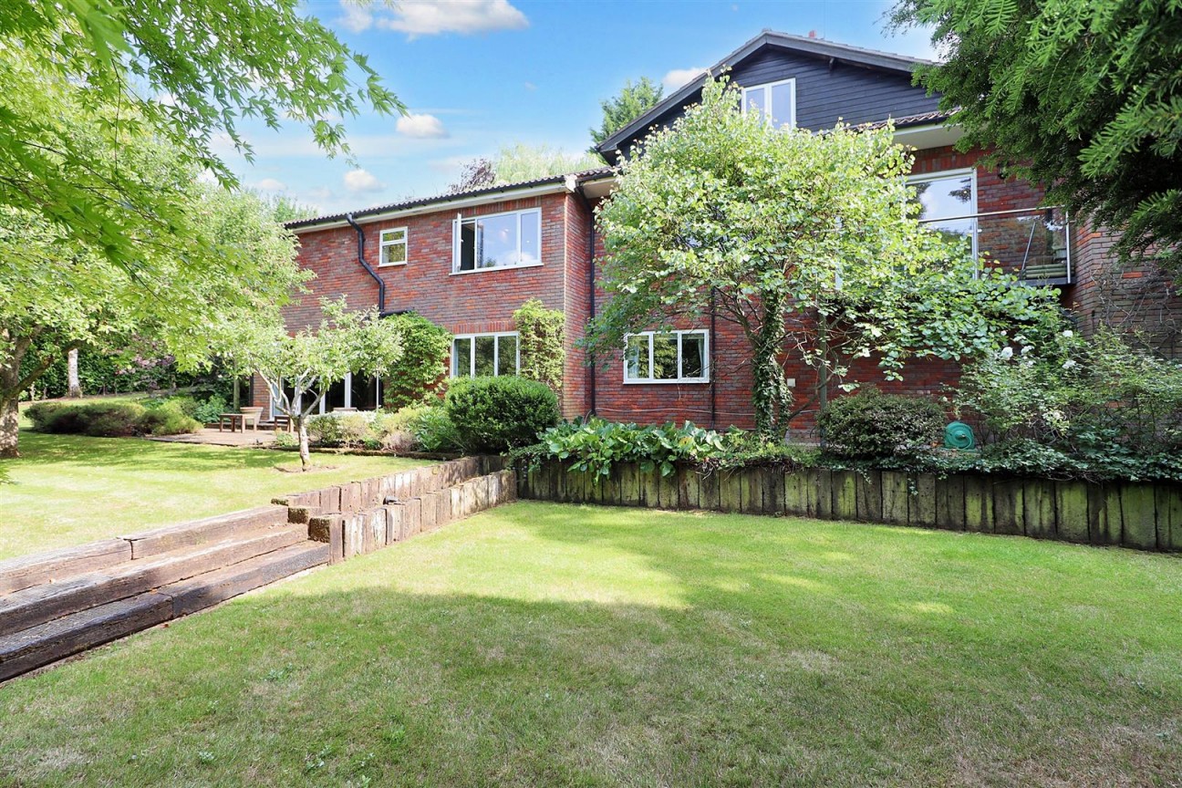 Barnet Lane, Elstree, Borehamwood