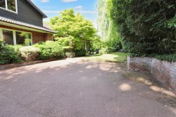 Barnet Lane, Elstree, Borehamwood