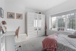 Rendlesham Avenue, Radlett