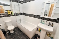 Todd Close, Borehamwood