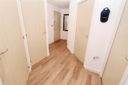 Todd Close, Borehamwood