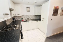 Todd Close, Borehamwood