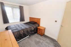 Todd Close, Borehamwood