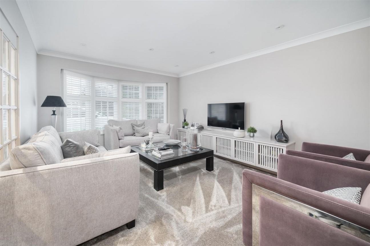 Hartfield Avenue, Elstree, Borehamwood