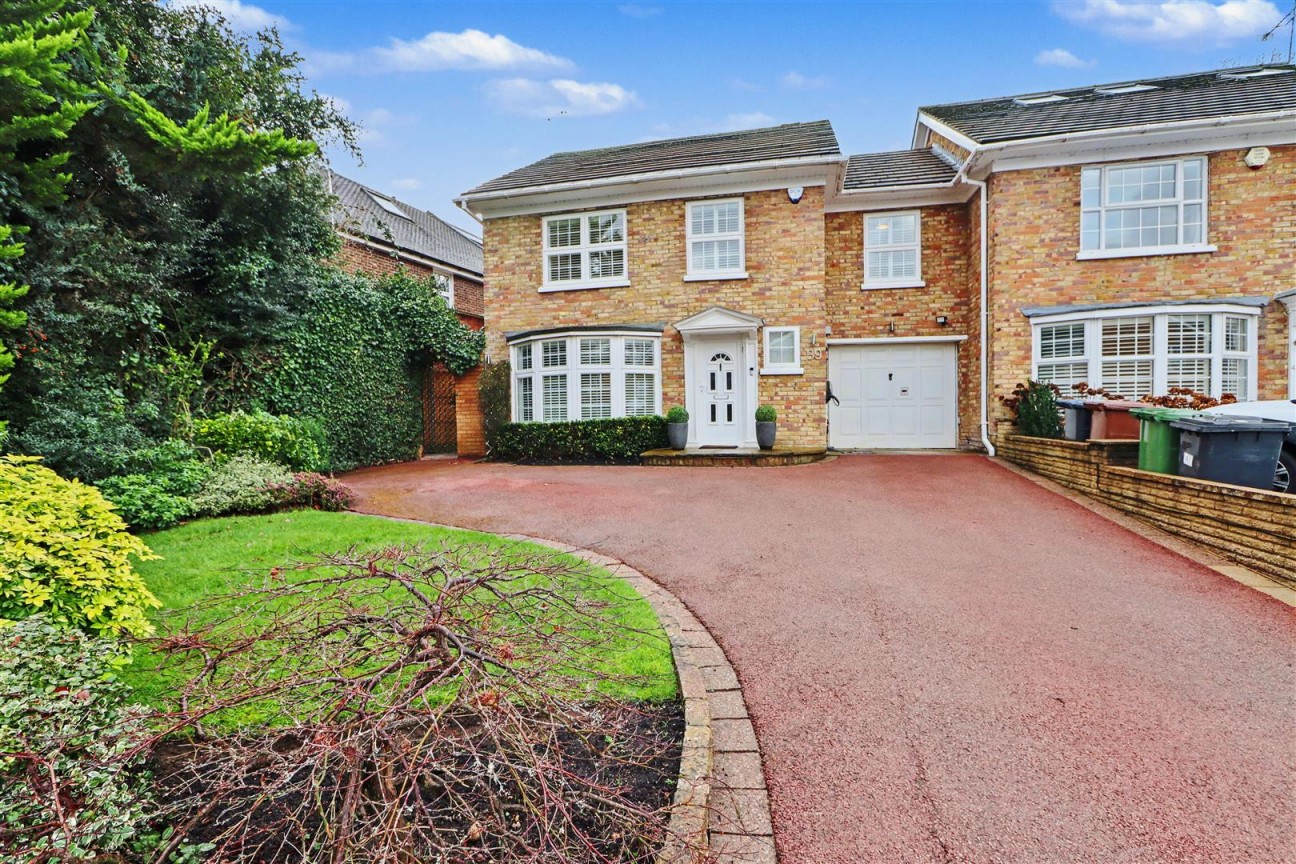 Hartfield Avenue, Elstree, Borehamwood