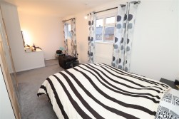 Grantham Green, Borehamwood