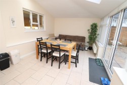 Grantham Green, Borehamwood