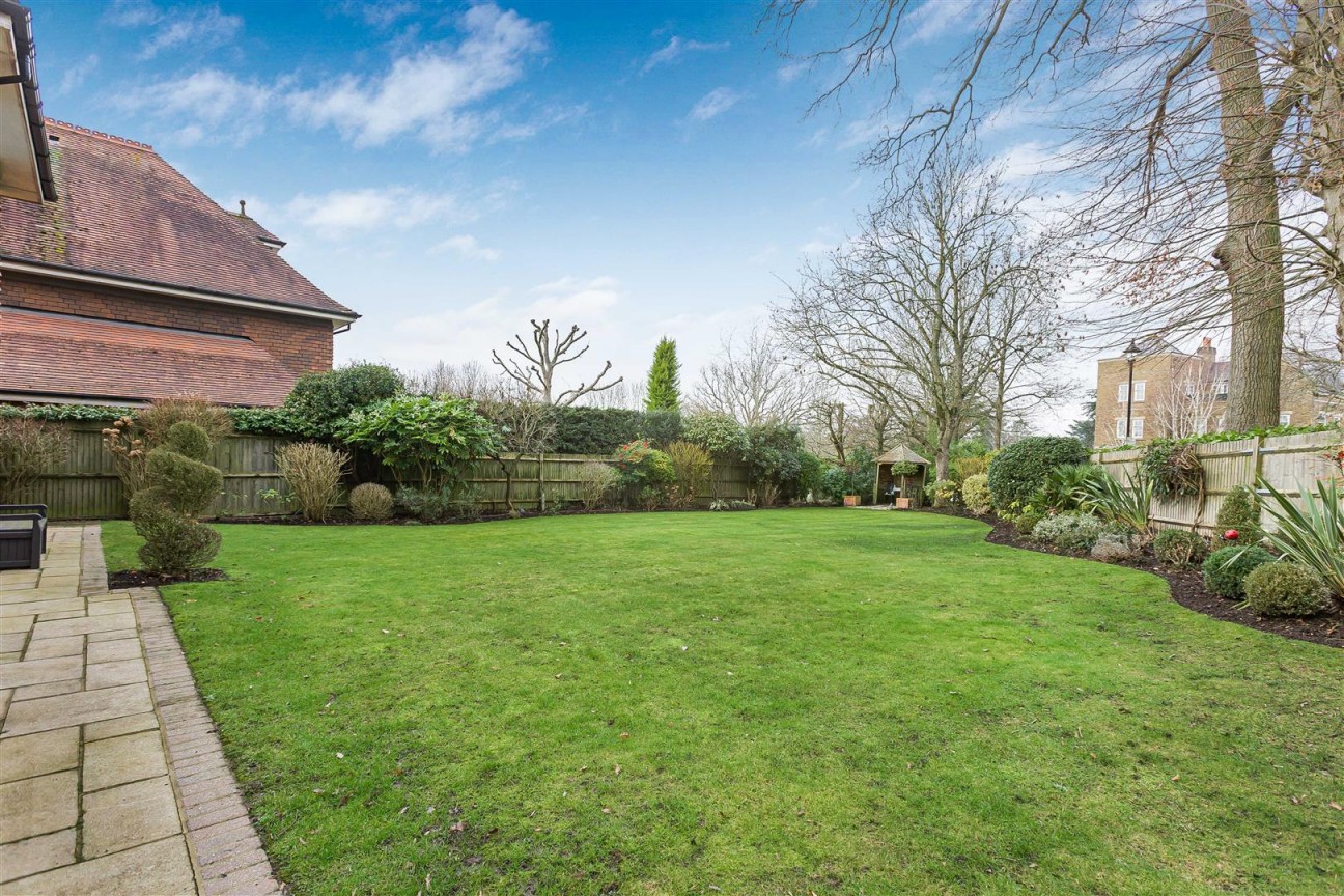 Holbrook Gardens, Aldenham