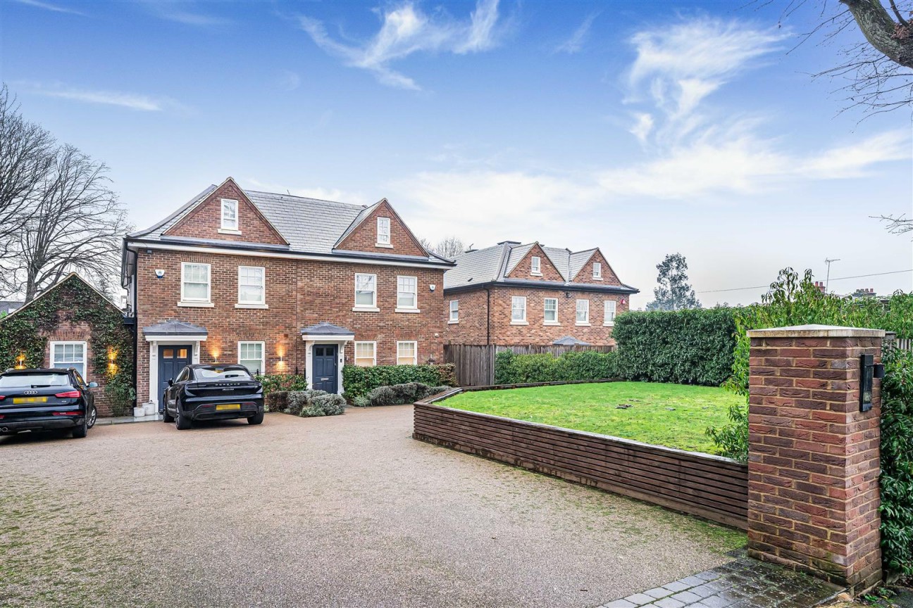 Christchurch Crescent, Radlett