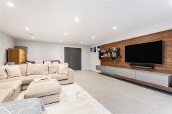 Christchurch Crescent, Radlett