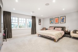 Christchurch Crescent, Radlett