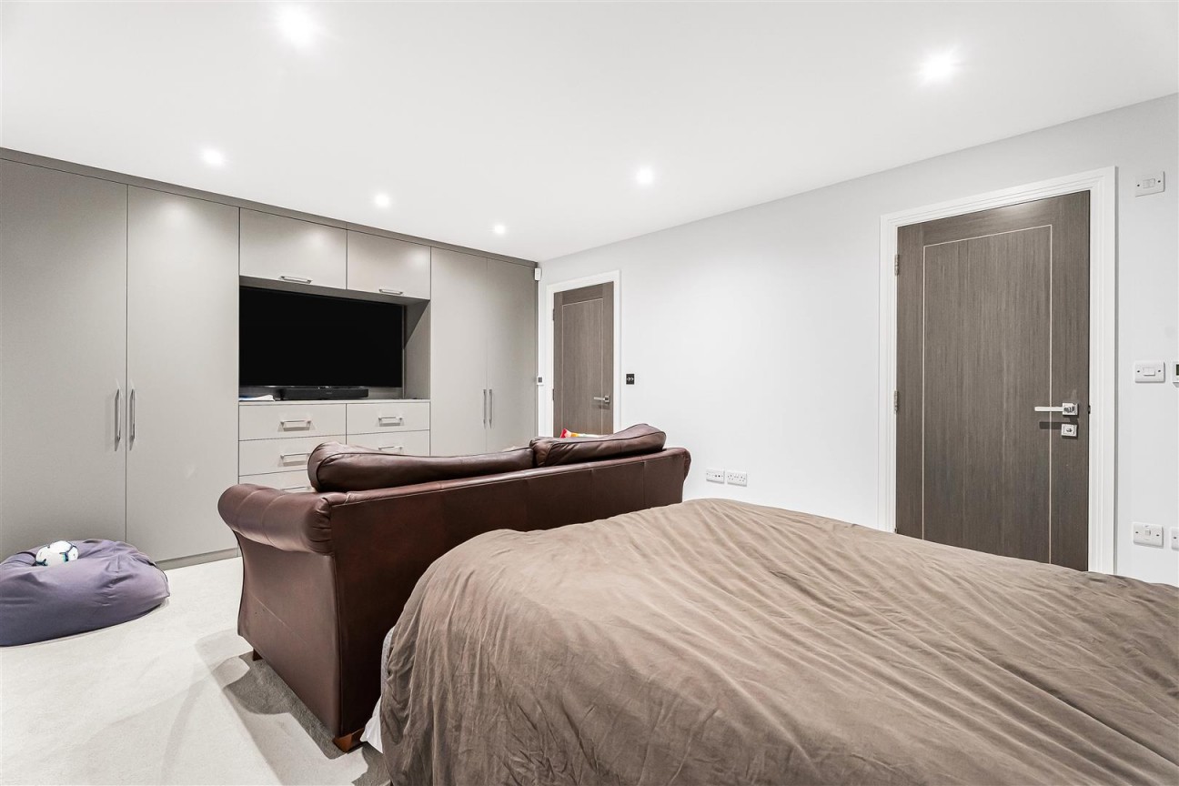 Christchurch Crescent, Radlett