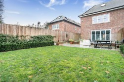 Christchurch Crescent, Radlett