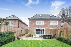 Christchurch Crescent, Radlett