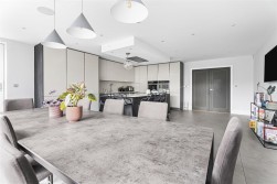 Christchurch Crescent, Radlett