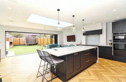 Thornbury Gardens, Borehamwood