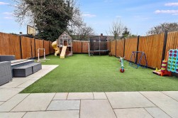 Thornbury Gardens, Borehamwood