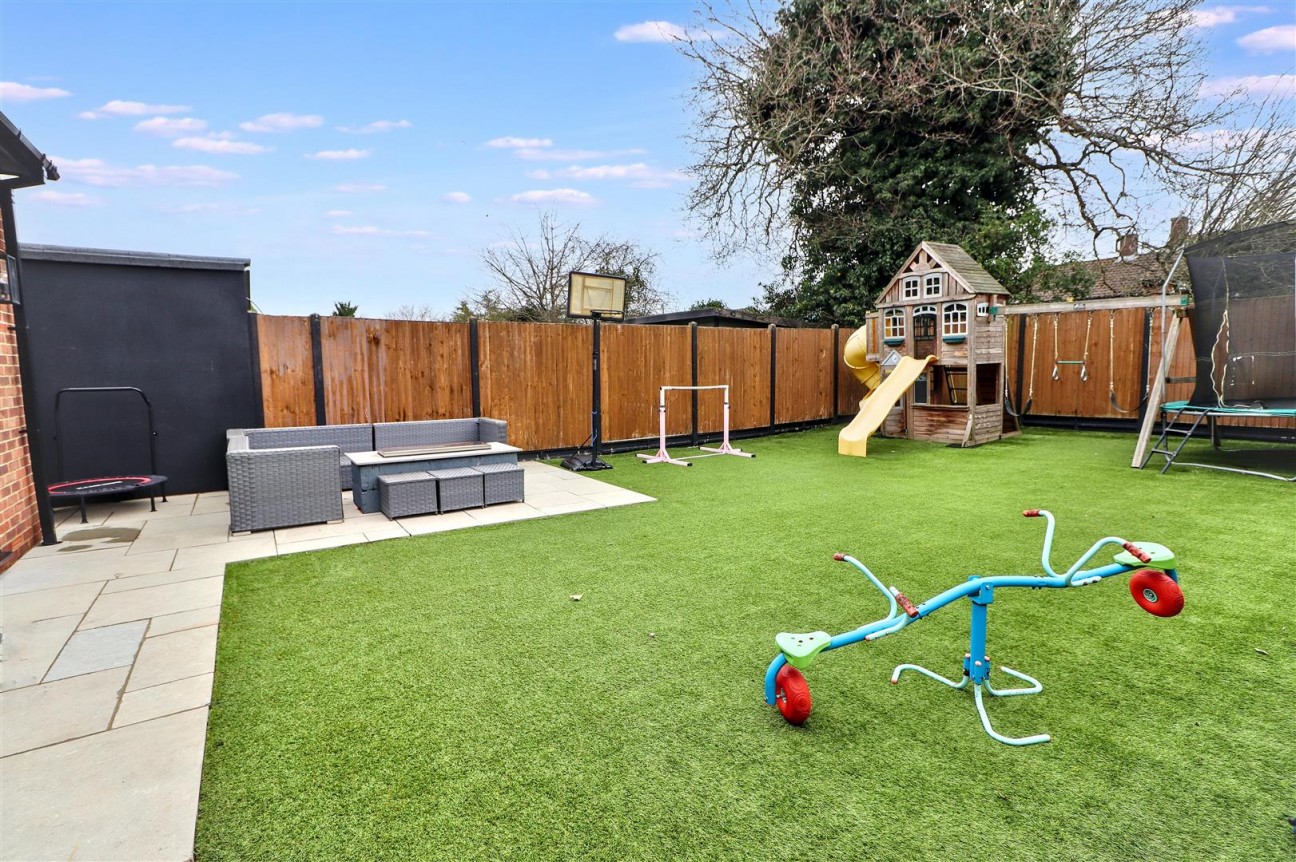 Thornbury Gardens, Borehamwood