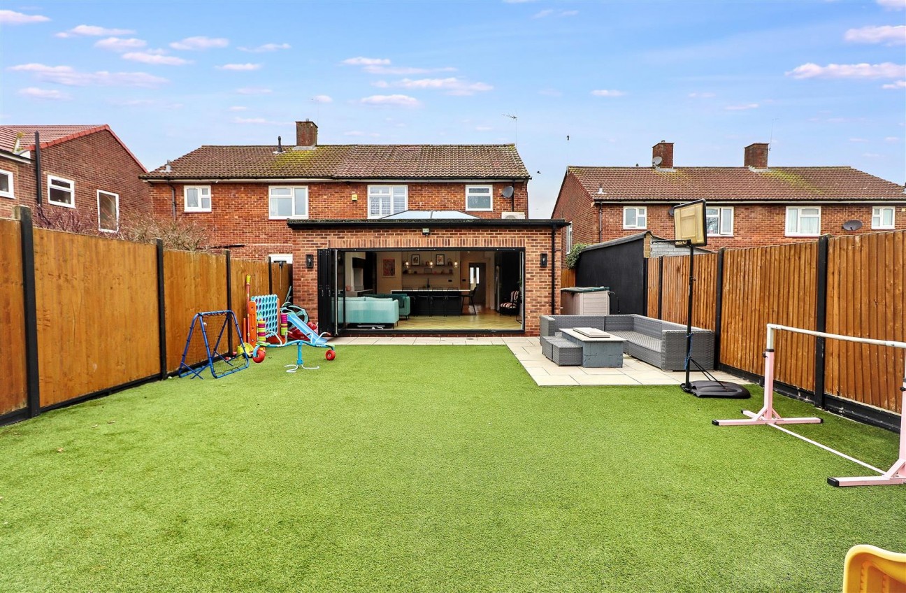 Thornbury Gardens, Borehamwood